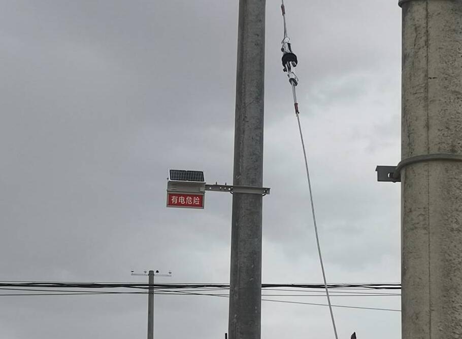 甘肅電力安裝防外破警示牌，為電力防護增添“保護傘”